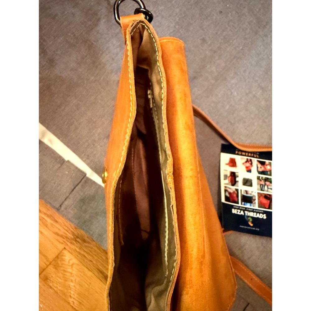 Leather shoulder bag with adjudtable strap - Picture 11 of 11
